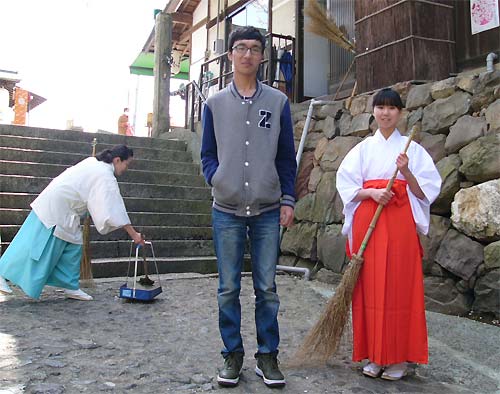 針綱神社で